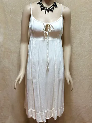 Médium Dress Size S Spaghetti Strap White Solid Color