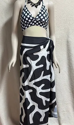 Skirt for all Occasions Black + White+ Coral Pattern Size M